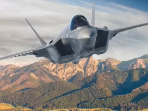 Quase 2.000 km/h e poder nuclear: como são os novos caças F-35 de Israel