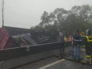 Motorista de carreta envolvido em acidente com 9 mortos recebe alta médica