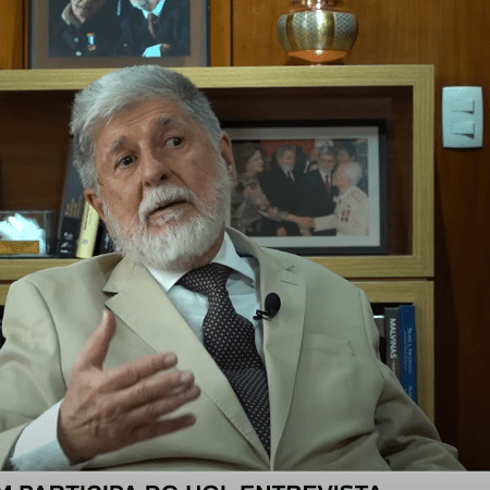 Celso Amorim, assessor especial do presidente Lula, participa do UOL Entrevista