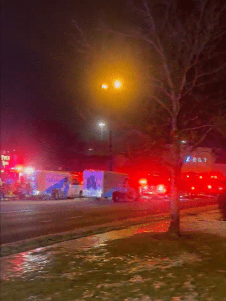 Polícia mobilizou várias viaturas por tiroteio em bar em Toronto