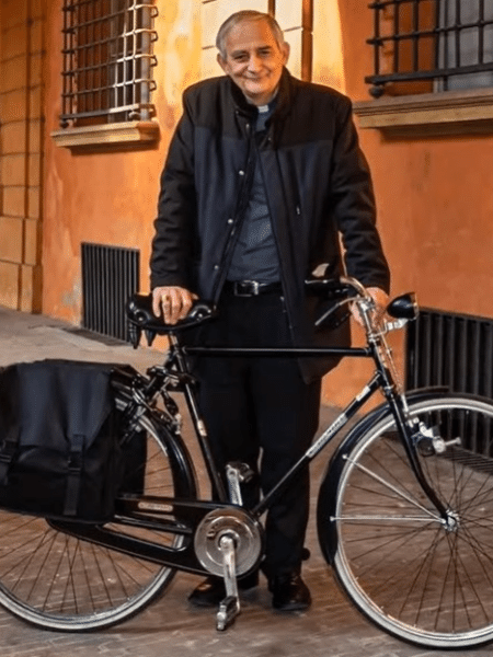 Cardeal Matteo Zuppi, um dos favoritos a papa Cardeal Matteo Zuppi, um dos favoritos a papa