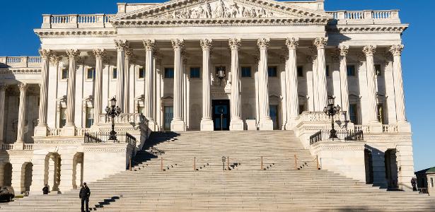 Democratas exigem medidas contra ICE e ameaçam paralisação nos EUA