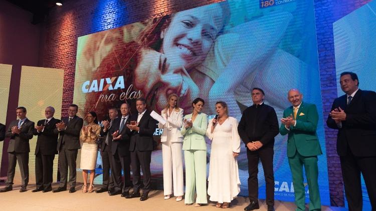 Daniella Marques, então presidente da Caixa, em evento com Michelle e Jair Bolsonaro
