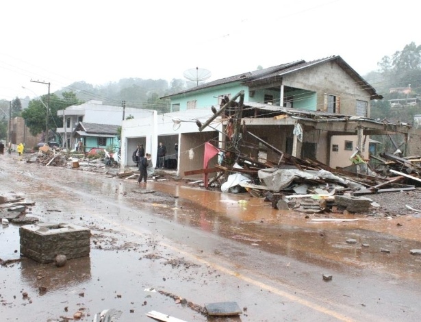 Casas ficam destruídas após as fortes chuvas que atingiram o município Saudades, em Santa Catarina - Divulgação/Prefeitura de Saudades