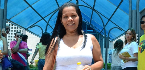 Sem estudo desde 1988, mulher tem apoio da filha, volta às aulas e faz Enem - Beto Macário/UOL