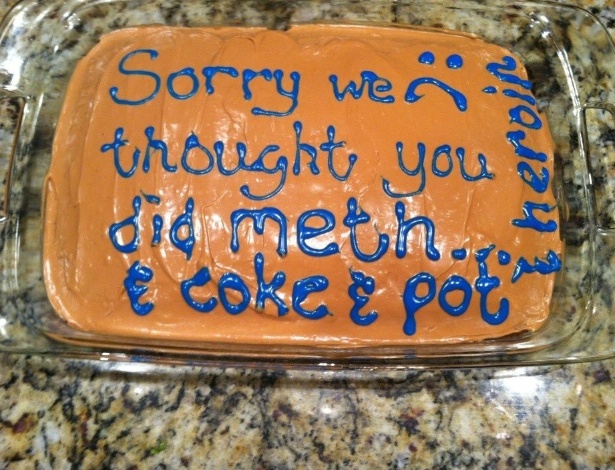 Errr... será que pelo menos o bolo estava gostoso?  - Reprodução/Twitter/@whxsper