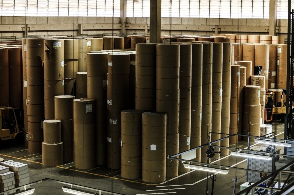 Processo de produção da Bíblia na gráfica da SBB (Sociedade Bíblica Brasileira), em Barueri (SP) - Lucas Lima/UOL