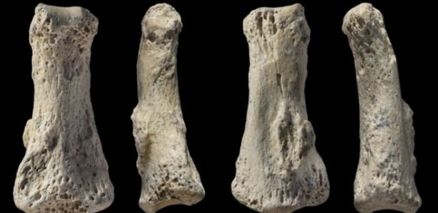 Um fóssil encontrado por pesquisadores no deserto árabe foi identificado como sendo a falange de um Homo sapiens de 85 mil anos - Ian Cartwright