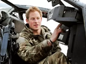 Harry, William e mais: conheça membros da realeza que são pilotos