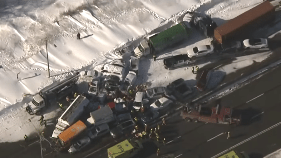 Acidente no Canadá envolve 200 carros e deixa dois mortos - Reprodução/YouTube/GlobalNews