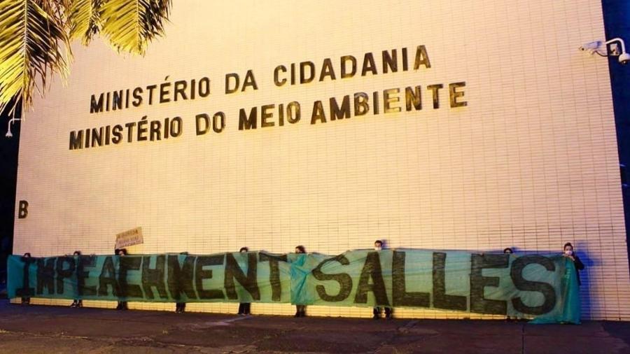 Manifestantes exigem saída de Ricardo Salles do Ministério do Meio Ambiente - Reprodução/Twitter