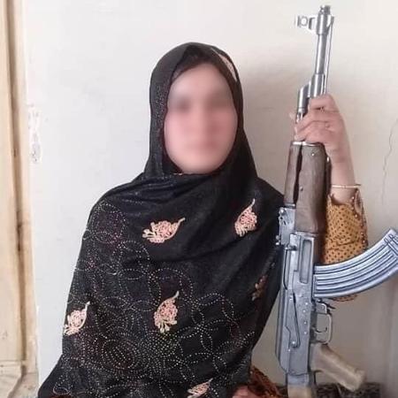 Garota Qamar Gul se vingou e matou talibãs que tinham matado seus pais no Afeganistão - Reprodução/Twitter