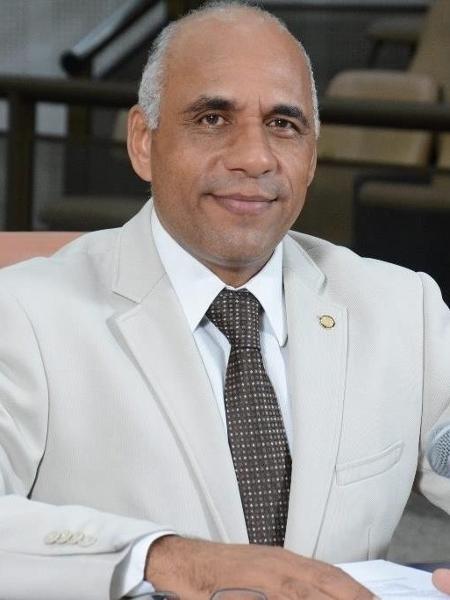 O vice de Maguito Vilela, Rogério Cruz, votou representando a chapa do candidato - Divulgação