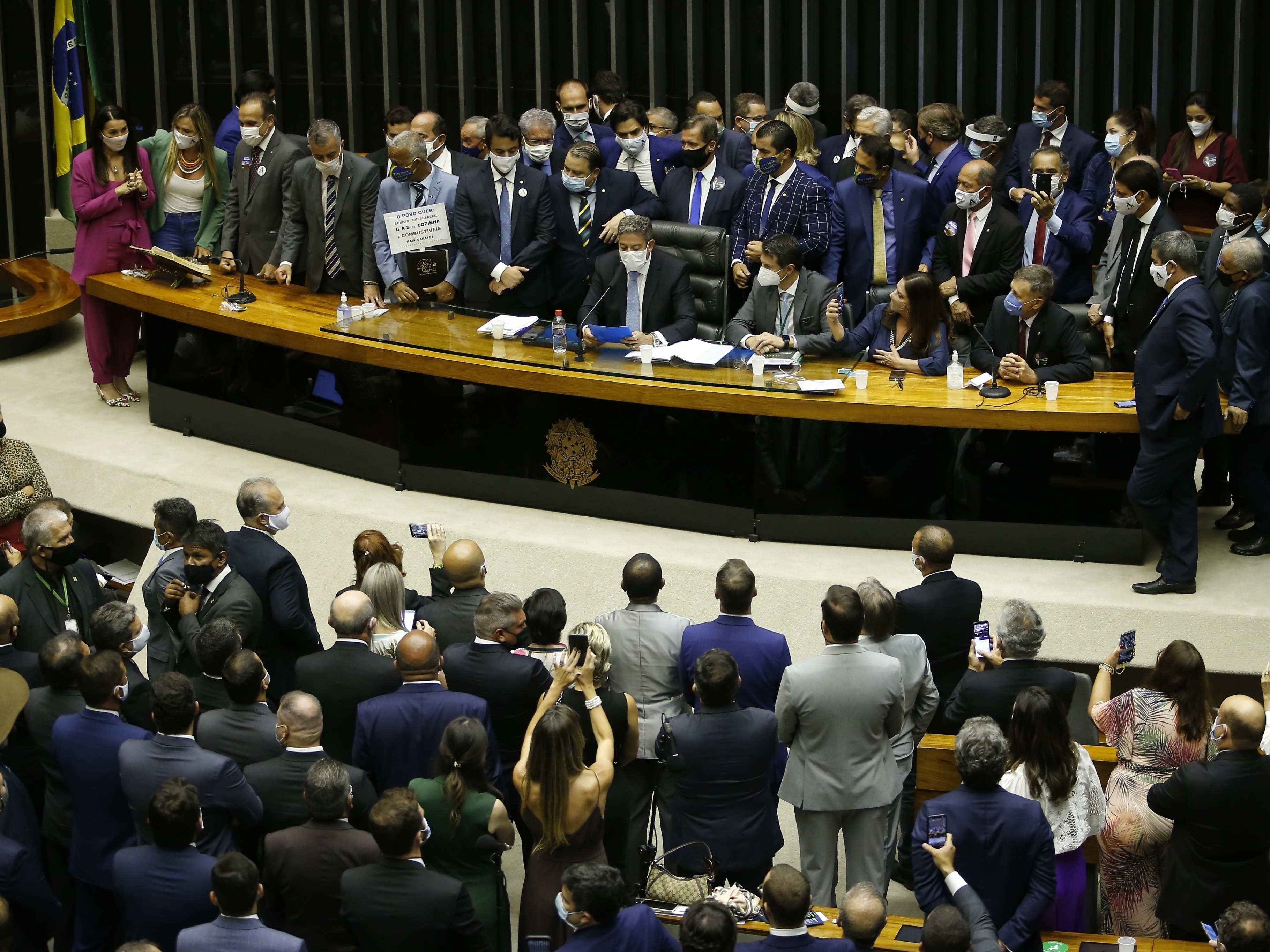 Covid: Câmara notifica 19 casos na semana em que ocorreu eleição presencial