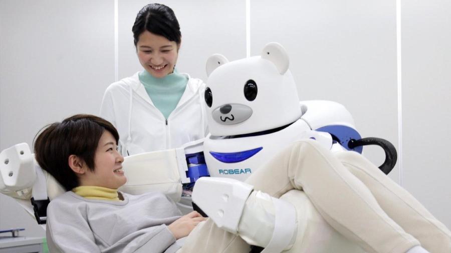 O Japão está implantando robôs em lares de idosos, escritórios e escolas à medida que sua população envelhece e sua força de trabalho diminui - Getty Images