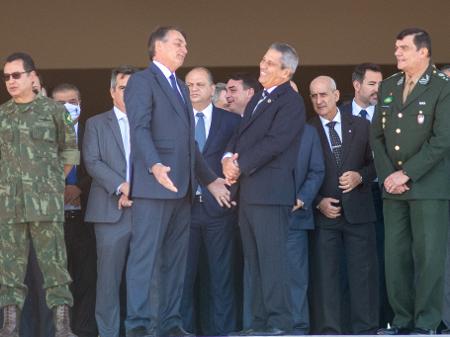 Bolsonaro muda c&uacute;pula militar ao escolher Braga Netto como vice