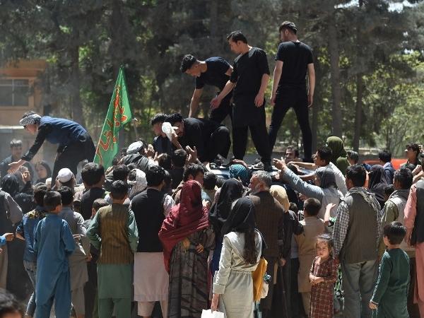 Diante do avanço do Talibã no Afeganistão, famílias se refugiaram em outras cidades - WAKIL KOHSAR / AFP