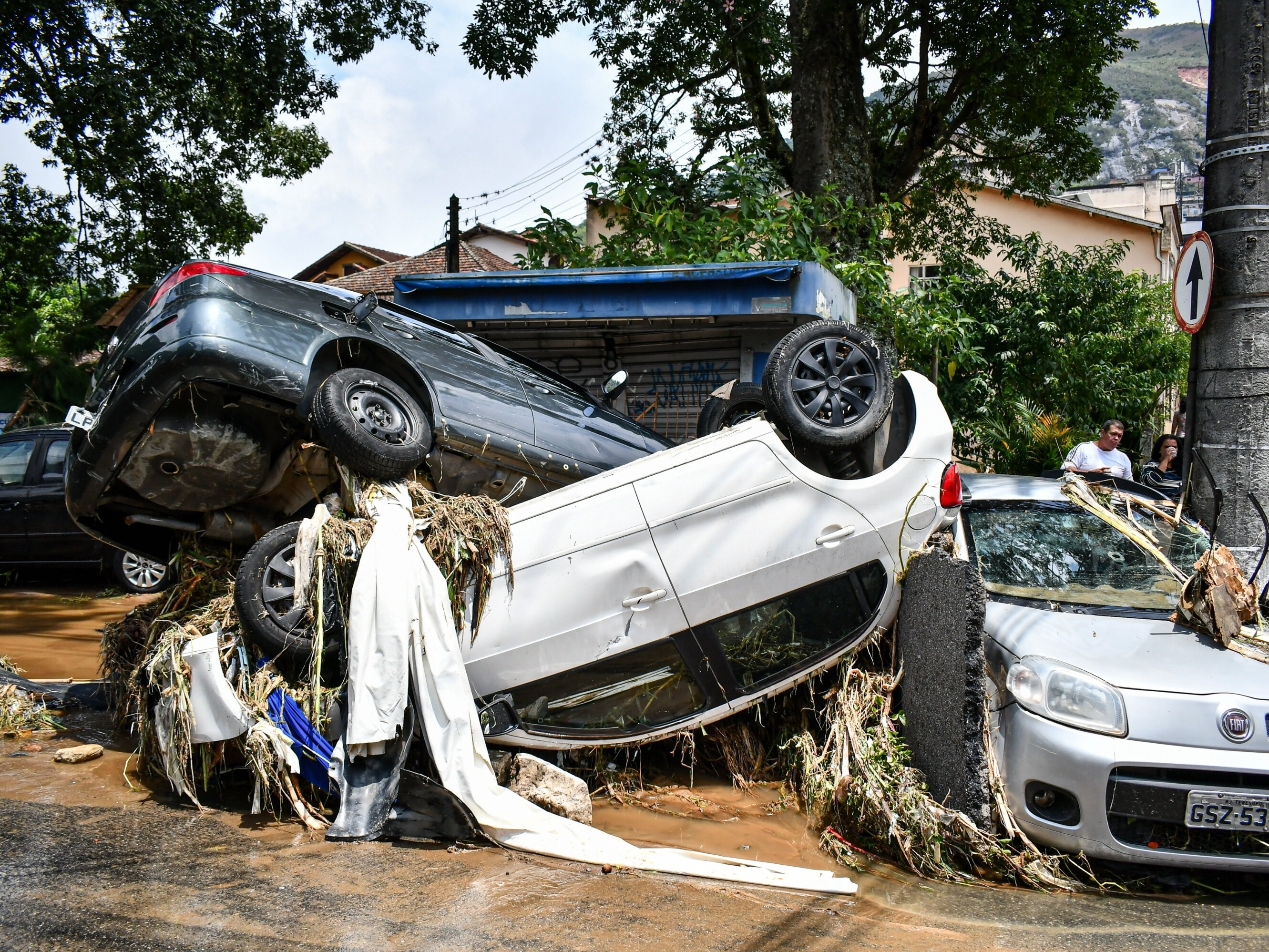 Estado lida com a calamidade na base da lamentação depois do fato