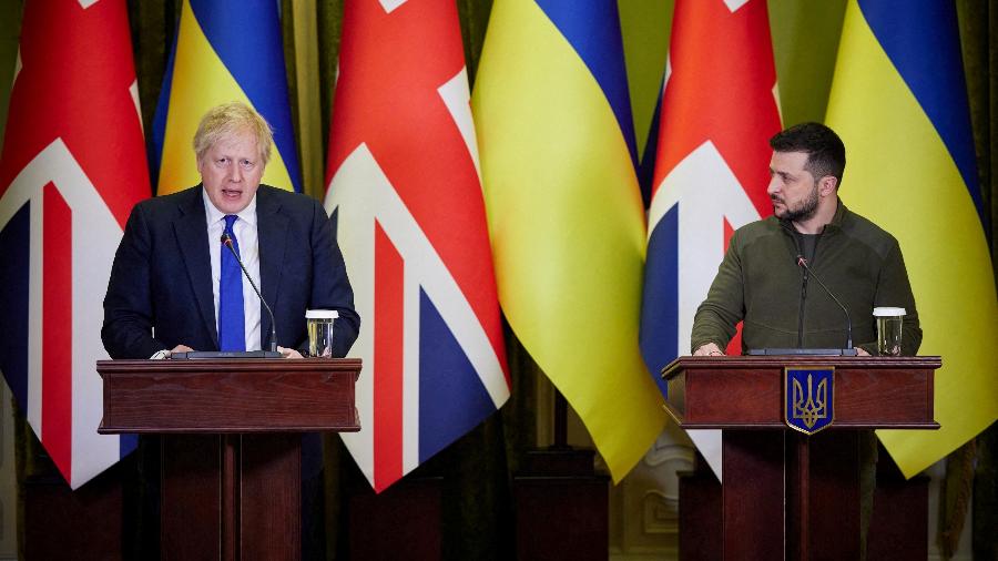 9.abr.2022 - O primeiro-ministro britânico Boris Johnson e o presidente da Ucrânia Volodymyr Zelensky - Ukrainian Presidential Press Service/Handout via Reuters