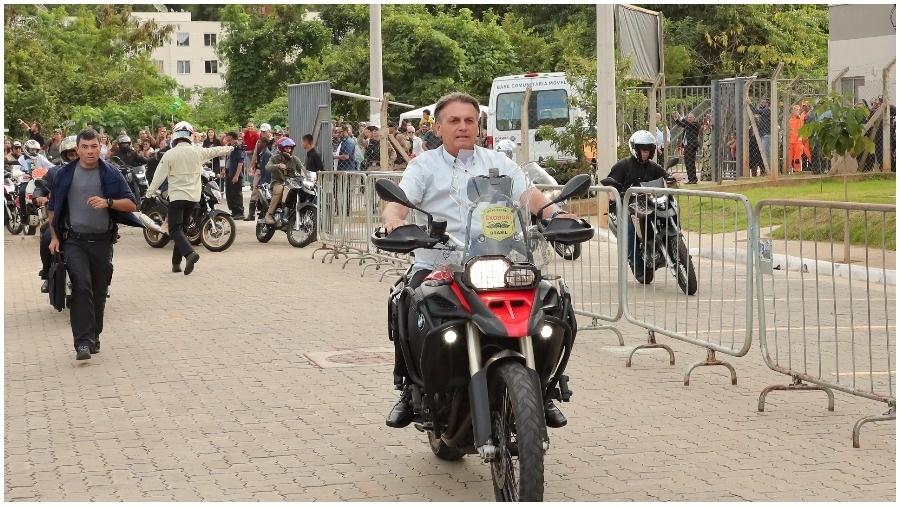 O presidente Jair Bolsonaro (PL) participou de uma motociata ao lado de apoiadores em Minas Gerais - Divulgação