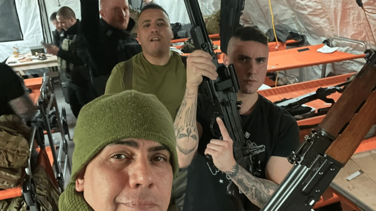 André Hack Bahi (front) with other fighters in the barracks.  According to his family, André has been in Ukraine since February this year.  - PERSONAL FILE - PERSONAL FILE