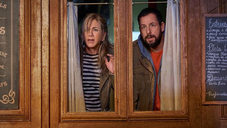 Jennifer Aniston e Adam Sandler estão de volta em "Mistério em Paris", o 11º filme da produtora de Sandler para a Netflix - divulgação/Netflix