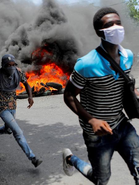 14.ago.2023 - Protesto contra a violência de gangues em Porto Príncipe, no Haiti, 