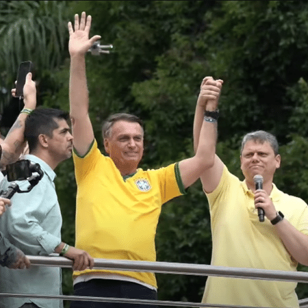 Governador Tarcísio de Freitas e o ex-presidente Jair Bolsonaro, em ato na Paulista organizado pelo pastor Silas Malafaia, em fevereiro