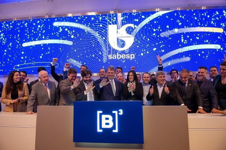 Tarcísio de Freitas comemora privatização da Sabesp