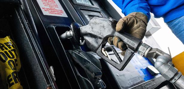 Petróleo cai após Trump dizer que guerra no Irã 'praticamente acabou'