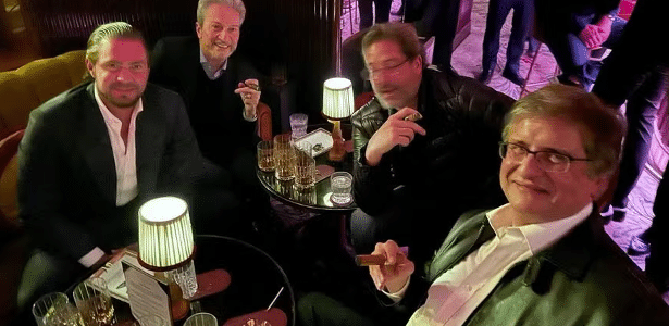 Photo of Gonet with Vorcaro smoking cigars in London surfaces