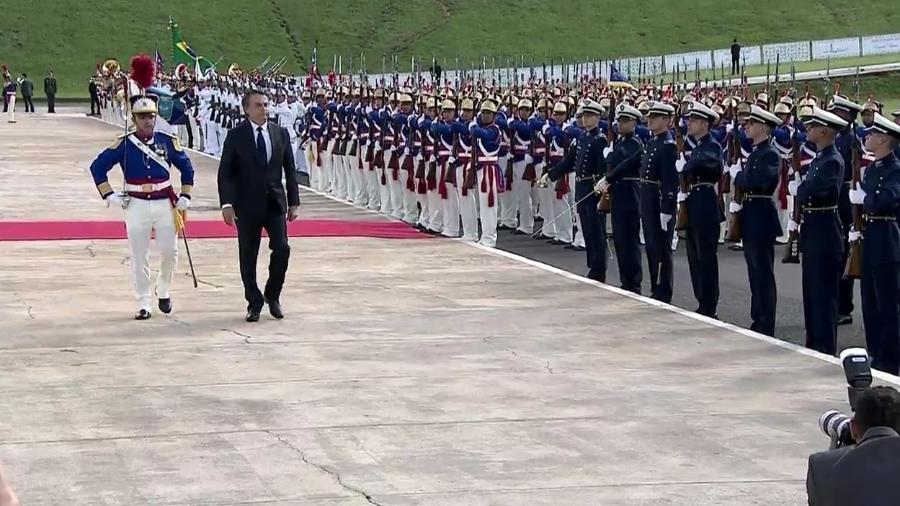 Presidente Jair Bolsonaro passa em revista a tropa Duque de Caxias - Reprodução