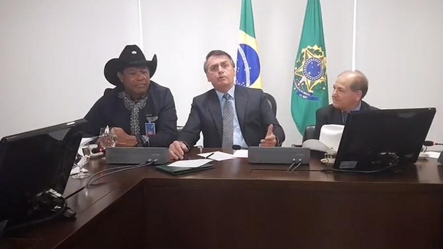Jair Bolsonaro concedeu passaporte diplomático para  Valdemiro Santiago (à esquerda) - Reprodução/Facebook
