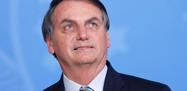 Após polícia vasculhar empresa do filho, Bolsonaro evita imprensa