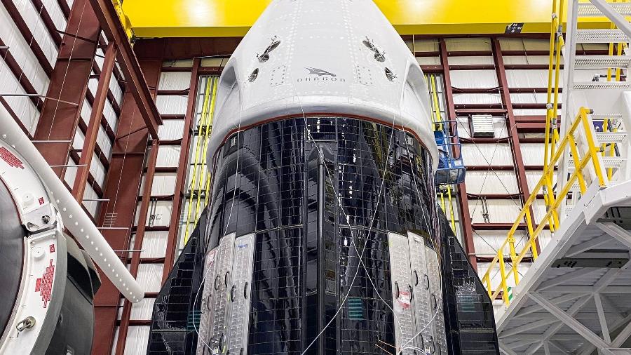 Astronautas embarcarão na cápsula de passageiros Crew Dragon da SpaceX - Divulgação