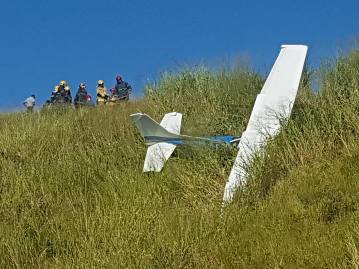 Avião tem problema após a decolagem em Belo Horizonte e cai de