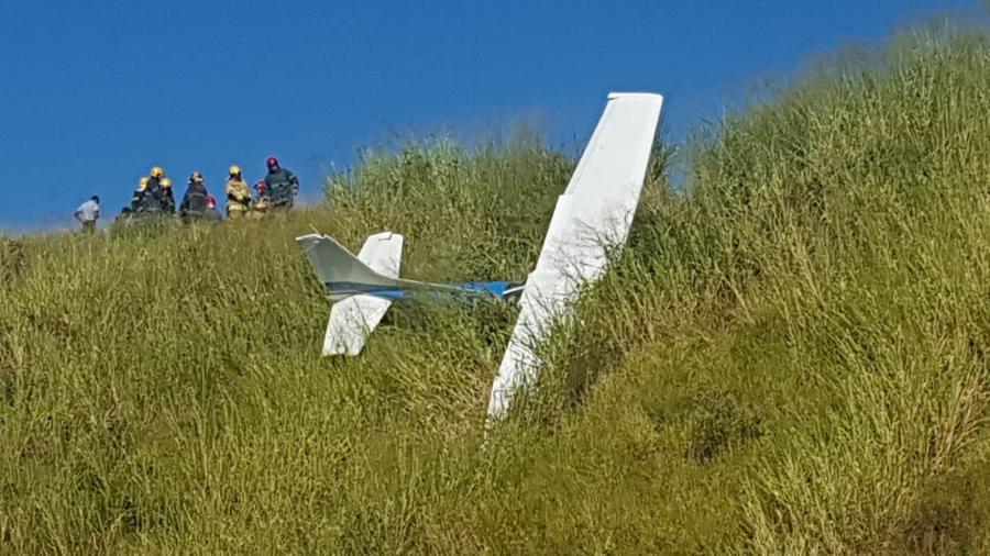 Avião de pequeno porte cai em parque ecológico de BH - Dilvugacão/Bombeiros MG/Com Stallone