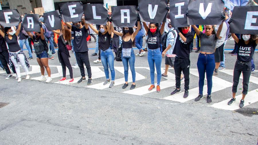 Jovens negros protestam contra racismo e violência policial no Centro do Rio - Érica Matin/Am Press/Estadão Conteúdo