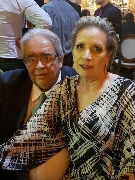 Marco Aurélio Gonçalves Cotta e sua esposa; ele morreu por intoxicação após consumir cerveja Backer - Arquivo Pessoal
