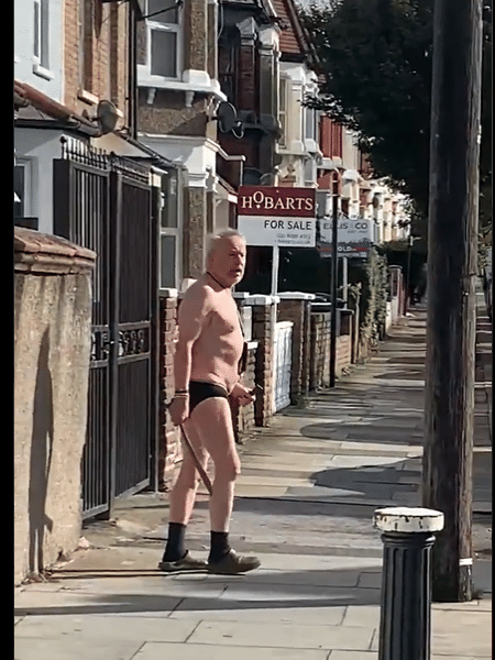 De cueca, homem anda com facão de 60 centímetros nas ruas de Londres e é preso  - Reprodução/Twitter