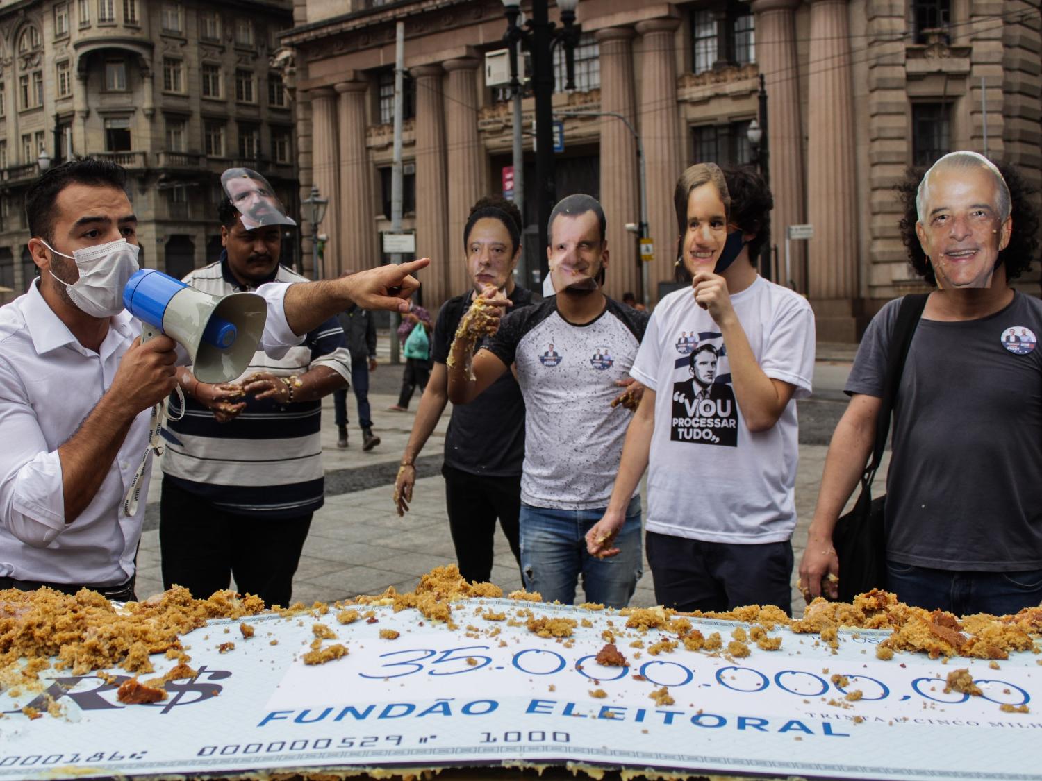 08 out. 2020 - Arthur do Val (Patriota) participa de manifestação contra a utilização do Fundo Eleitoral, no Pátio do Colégio, no centro de São Paulo - Ananda Migliano/O Fotográfico/Estadão Conteúdo