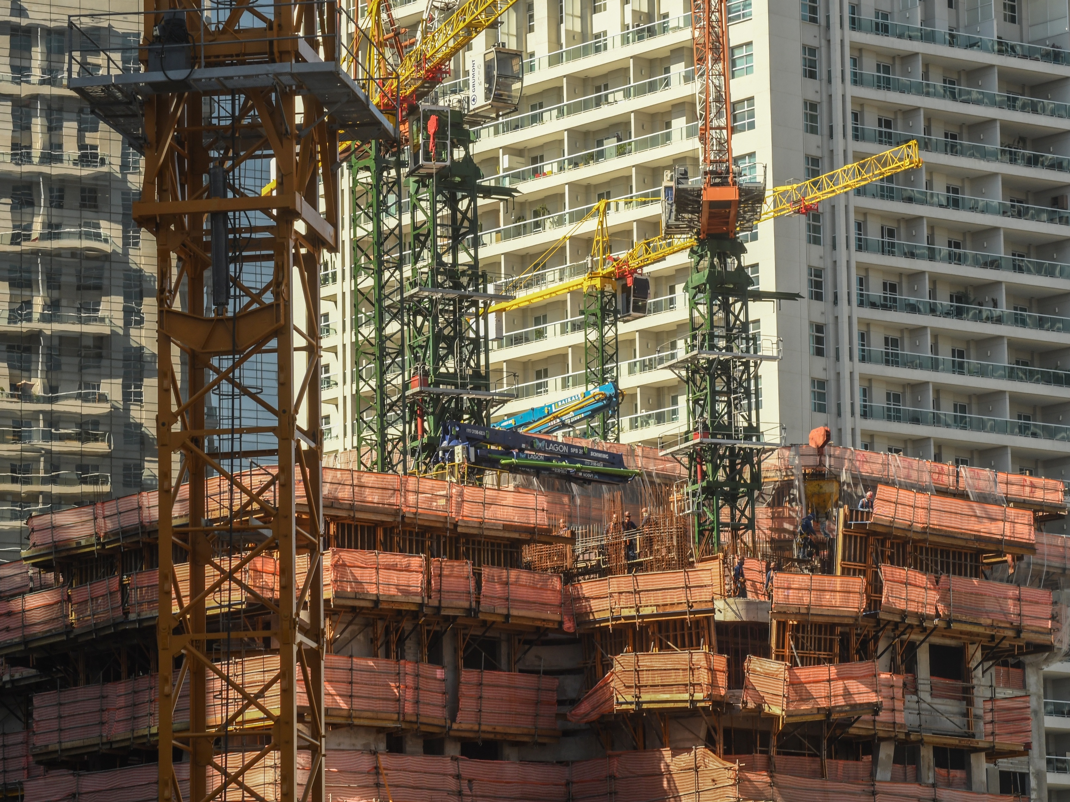 Como pode haver tanto prédio sendo construído em São Paulo na pandemia?