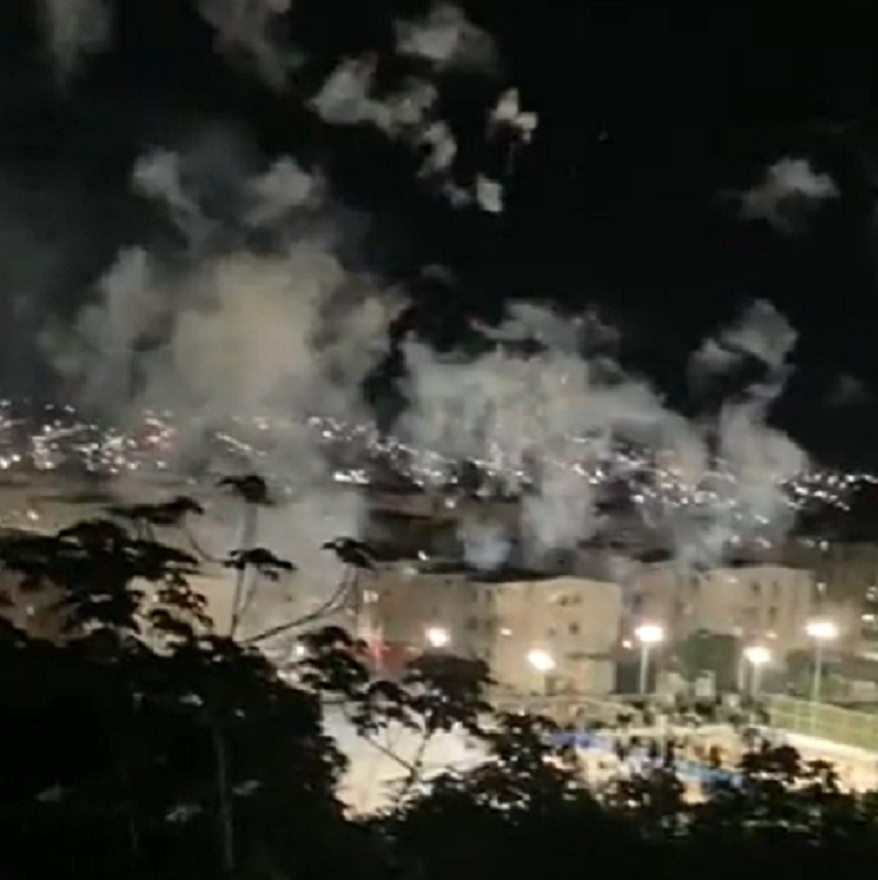 É certo soltar fogos de artifício de noite quando há jogos de