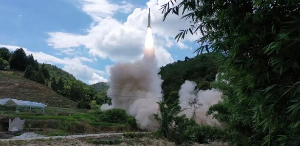 4.ago.2022 - Exército da China dispara míssil de longo alcance no Estreito de Taiwan