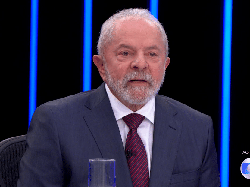 Ao comparar Mensalão com Bolsolão no JN, Lula dá troco no bordão 'E o PT?'