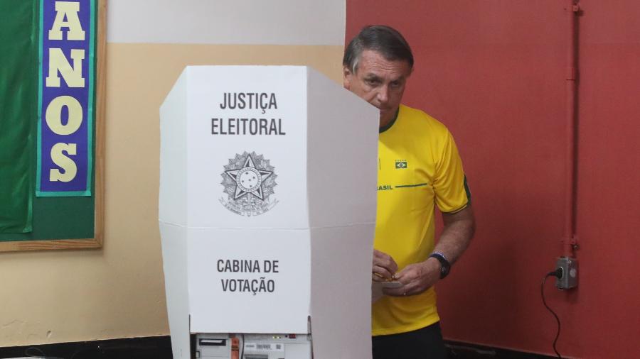 Bolsonaro vota no primeiro turno das eleições 2022 - PEDRO IVO/ESTADÃO CONTEÚDO