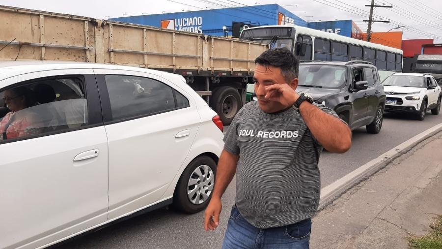 Pedro Valentin, de 42 anos, está preso em bloqueio de caminhoneiros em Palhoça - Abinoan Santiago/UOL
