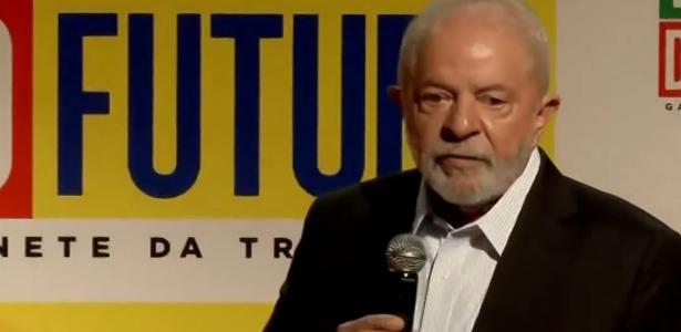 Lula em discurso no CCBB, sede da transição do governo