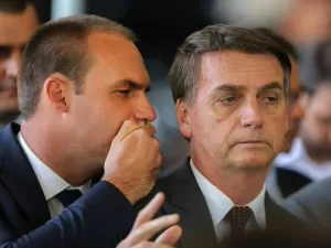 Eduardo Bolsonaro diz que pai não precisa de joias e PF joga nome no lixo