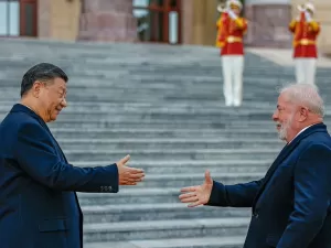 Brasil e China fazem pacto sobre Ucrânia e sugerem 'congelamento' de guerra